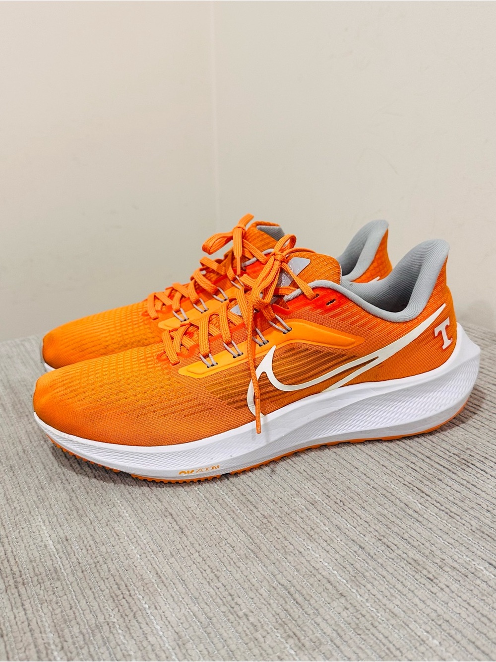Nike Air Zoom Pegasus 39 Tennessee Volunteers Orange Men's Size 9.5 DR1975-800